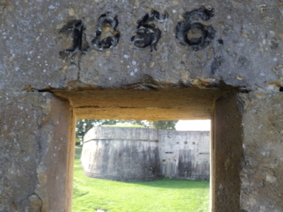 Tunnel markings in Navarrenx